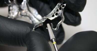 Technologia obróbki stopów metali w pracowniach techniczno-dentystycznych – jak dobrać narzędzia rotacyjne najwyższej klasy?